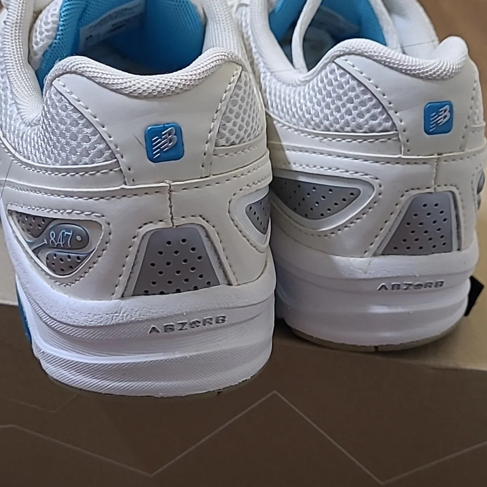 New Balance White and Sky Blue Athletic Shoes for women zise 10 used good condit